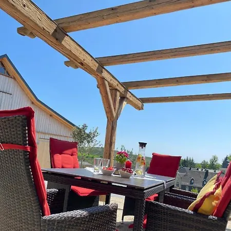 Im Chaletstil Aehrenglueck 70 Qm Wellness Fitness Sauna Bergroedelhof Appartamento Feilitzsch